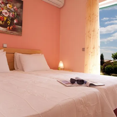 Pantheon & Danae Luxury